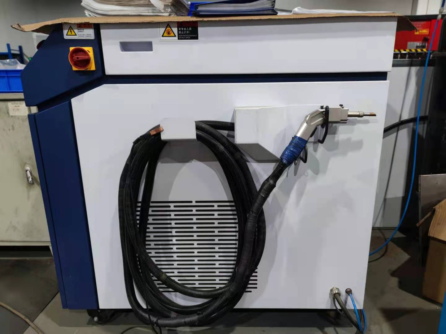 公司最新引進精密鈑金利器，激光焊機